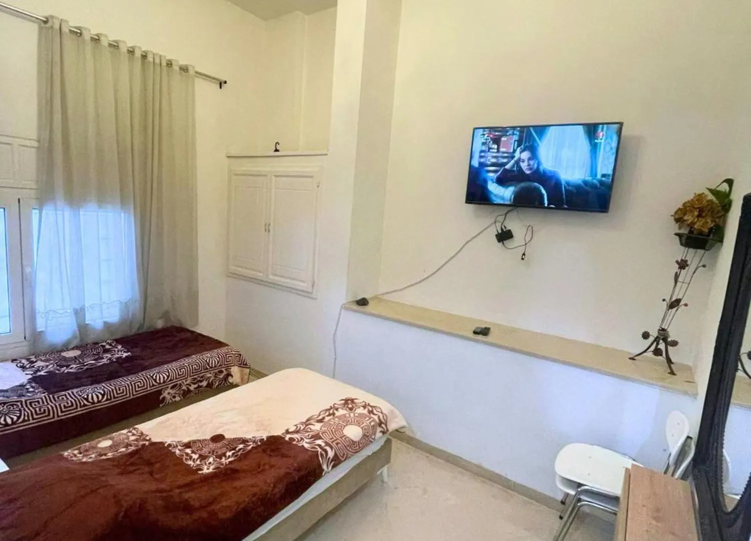 Studio Meuble Avec Wi-Fi, Rez-De-Chaussee Centre Ennasr, Rue Hedi Nouira Ariana