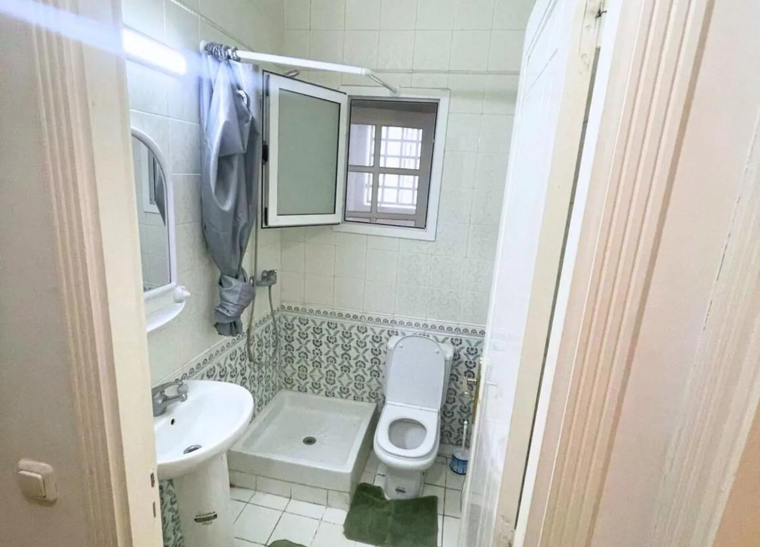 Studio Meuble Avec Wi-Fi, Rez-De-Chaussee Centre Ennasr, Rue Hedi Nouira Ariana 0*,